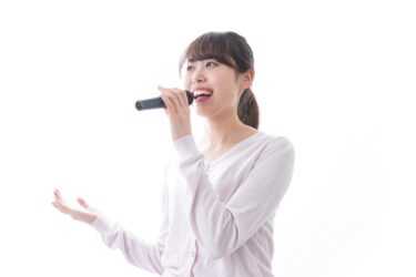マイクの音量を絞られるほどの「響く声」の作り方。ボーカルスクールで教わった「歌棒」と「ピンポン玉」の魔法